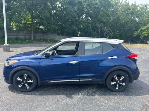 Used 2019 Nissan Kicks SR FWD image 2