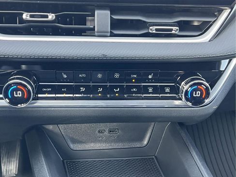 New 2026 Chevrolet Equinox LT w/ Convenience Package II AWD/4WD image 19