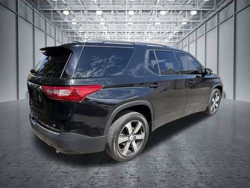 Used 2021 Chevrolet Traverse LT w/ LT Premium Package AWD/4WD image 5