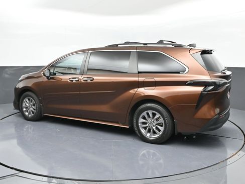 Used 2023 Toyota Sienna XLE image 20