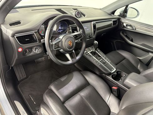 Certified 2018 Porsche Macan S AWD/4WD image 4