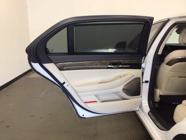 Used 2017 Genesis G90 3.3T Premium RWD image 12