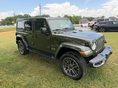 Used 2023 Jeep Wrangler Unlimited Sahara w/ Cold Weather Group AWD/4WD image 3