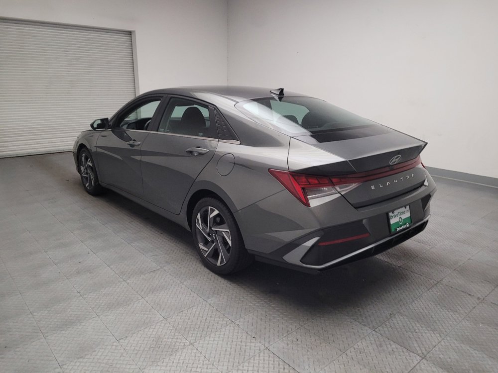 Used 2025 Hyundai Elantra SEL FWD image 5