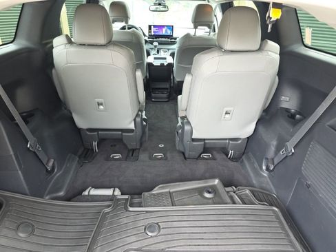 Certified 2025 Toyota Sienna XLE AWD/4WD image 18
