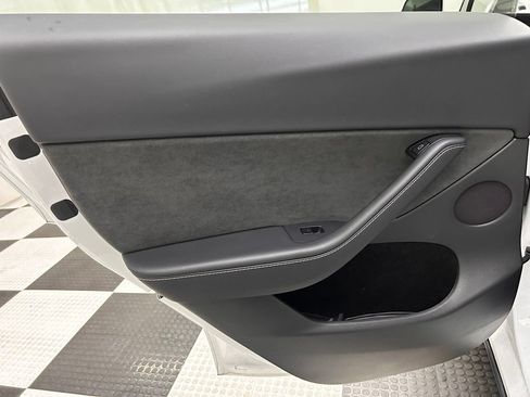 Used 2025 Tesla Model Y Long Range AWD/4WD image 13