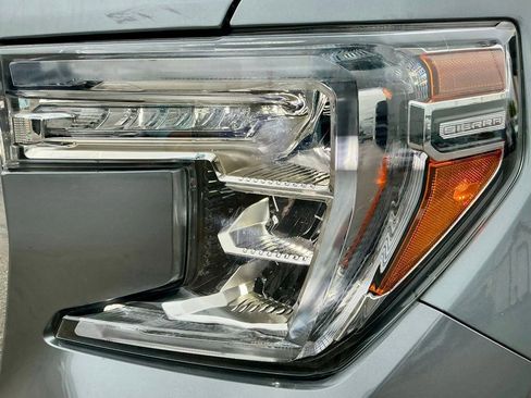Used 2019 GMC Sierra 1500 SLT w/ SLT Premium Plus Package AWD/4WD image 10