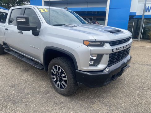 Used 2022 Chevrolet Silverado 2500 Custom w/ Custom Value Package AWD/4WD image 2