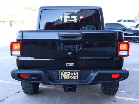 Used 2023 Jeep Gladiator Willys image 13