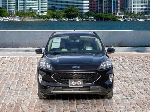 Used 2020 Ford Escape Titanium w/ Titanium Premium Package 2.0 image 2