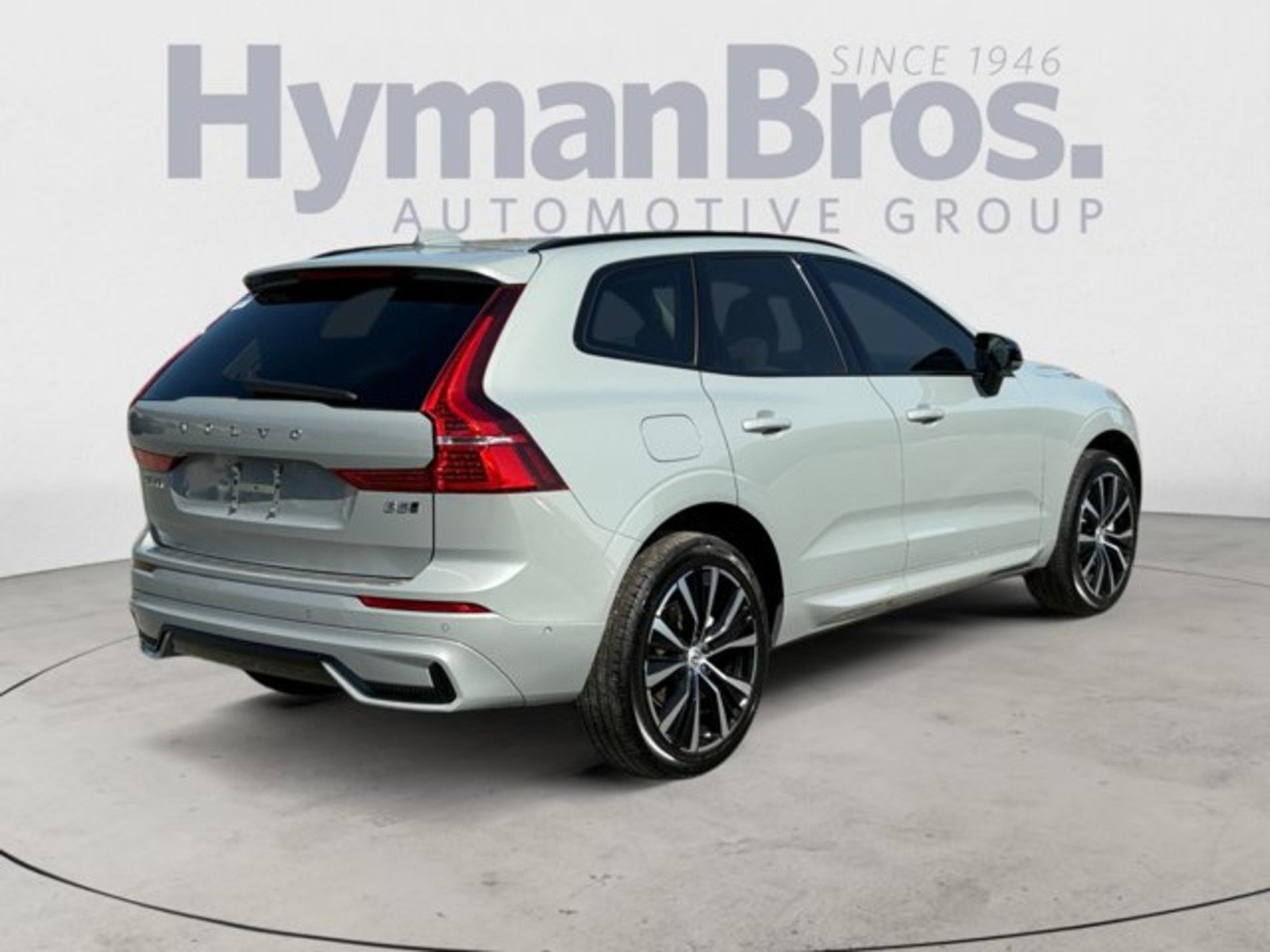 Used 2025 Volvo XC60 B5 Plus w/ Protection Package Premier AWD/4WD image 3