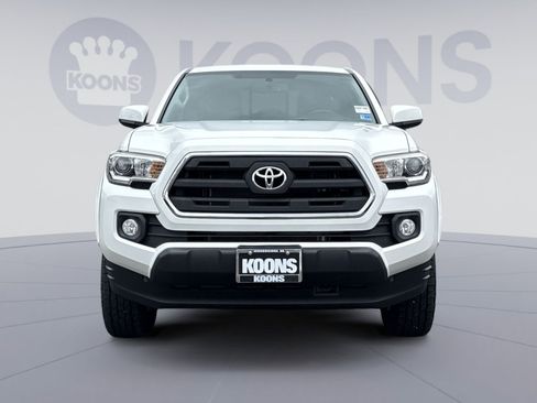 Used 2017 Toyota Tacoma SR5 w/ Tow Package AWD/4WD image 11