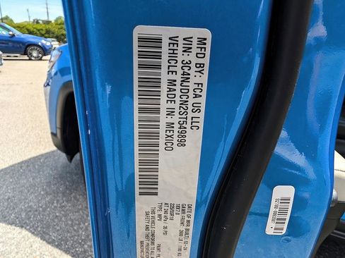 Used 2025 Jeep Compass Limited image 32