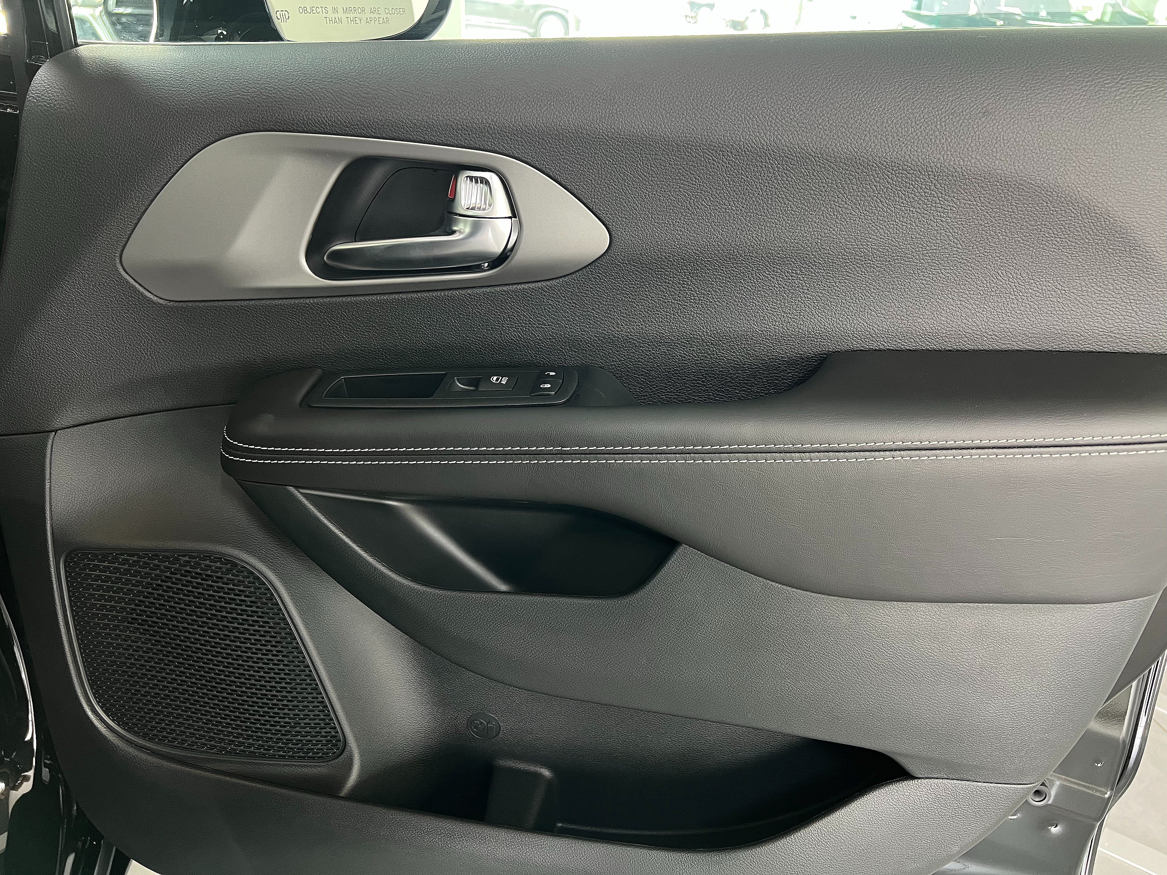 New 2027 Chrysler Pacifica Select FWD image 29