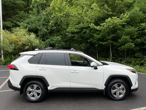 Used 2024 Toyota RAV4 XLE w/ Convenience Package AWD/4WD image 6