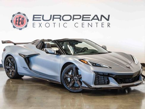 Used 2025 Chevrolet Corvette Z06 RWD image 1