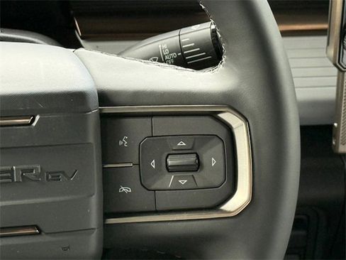 New 2025 GMC Hummer EV 2X w/ LPO, Dark Essentials Package image 31