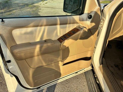 Used 2008 Ford Explorer Eddie Bauer RWD image 4