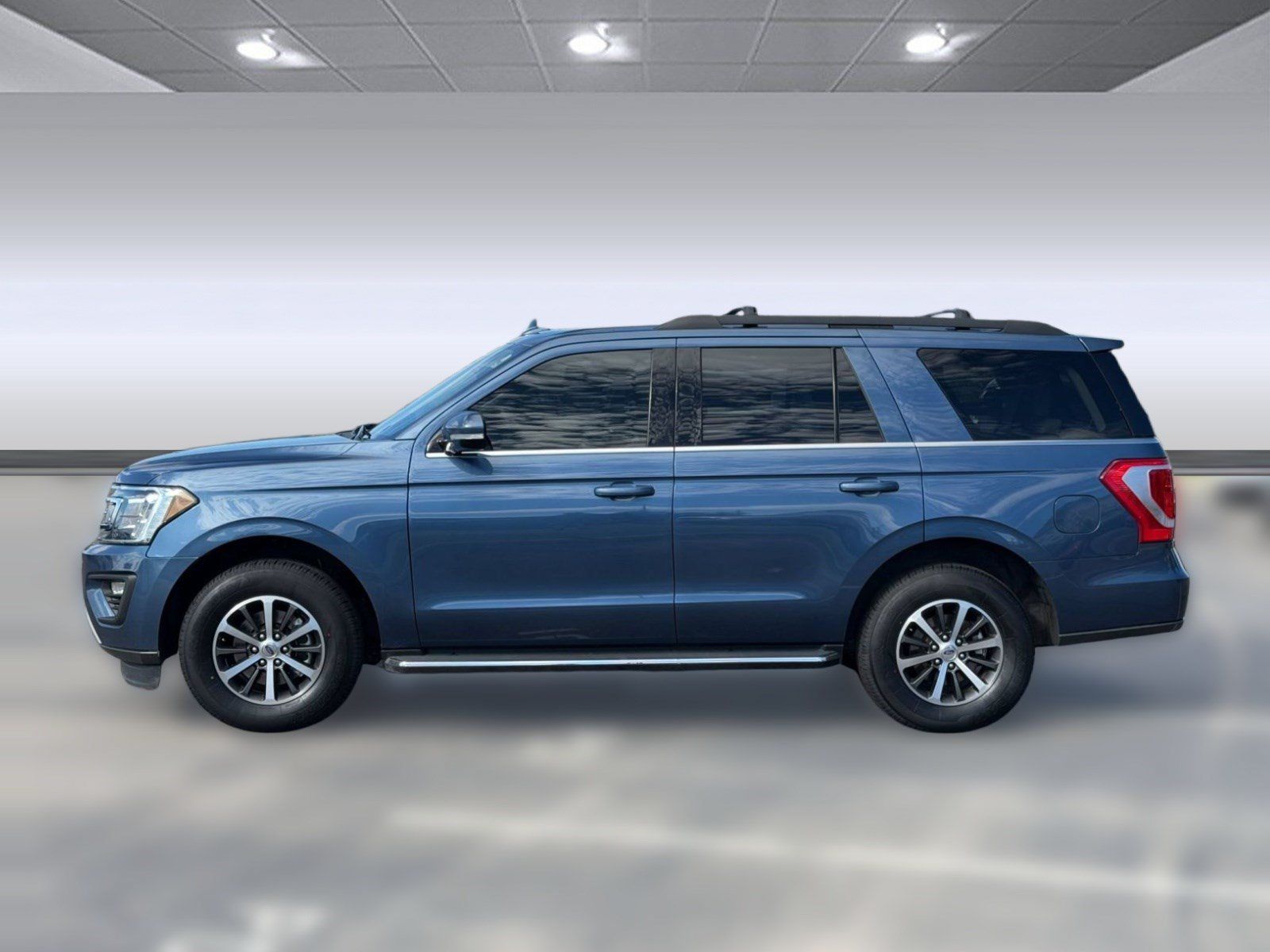 Used 2020 Ford Expedition XLT w/ Equipment Group 202A AWD/4WD image 2