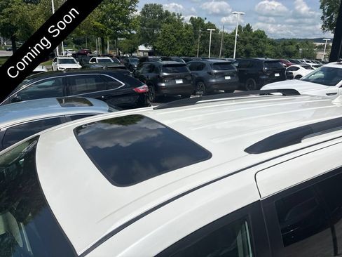 Used 2019 Toyota Sienna XLE w/ XLE Navigation Package FWD image 7