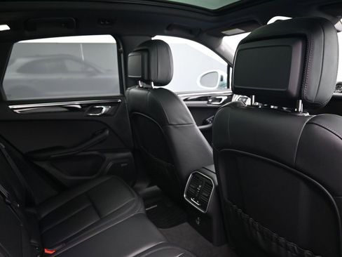 Certified 2026 Porsche Macan image 7