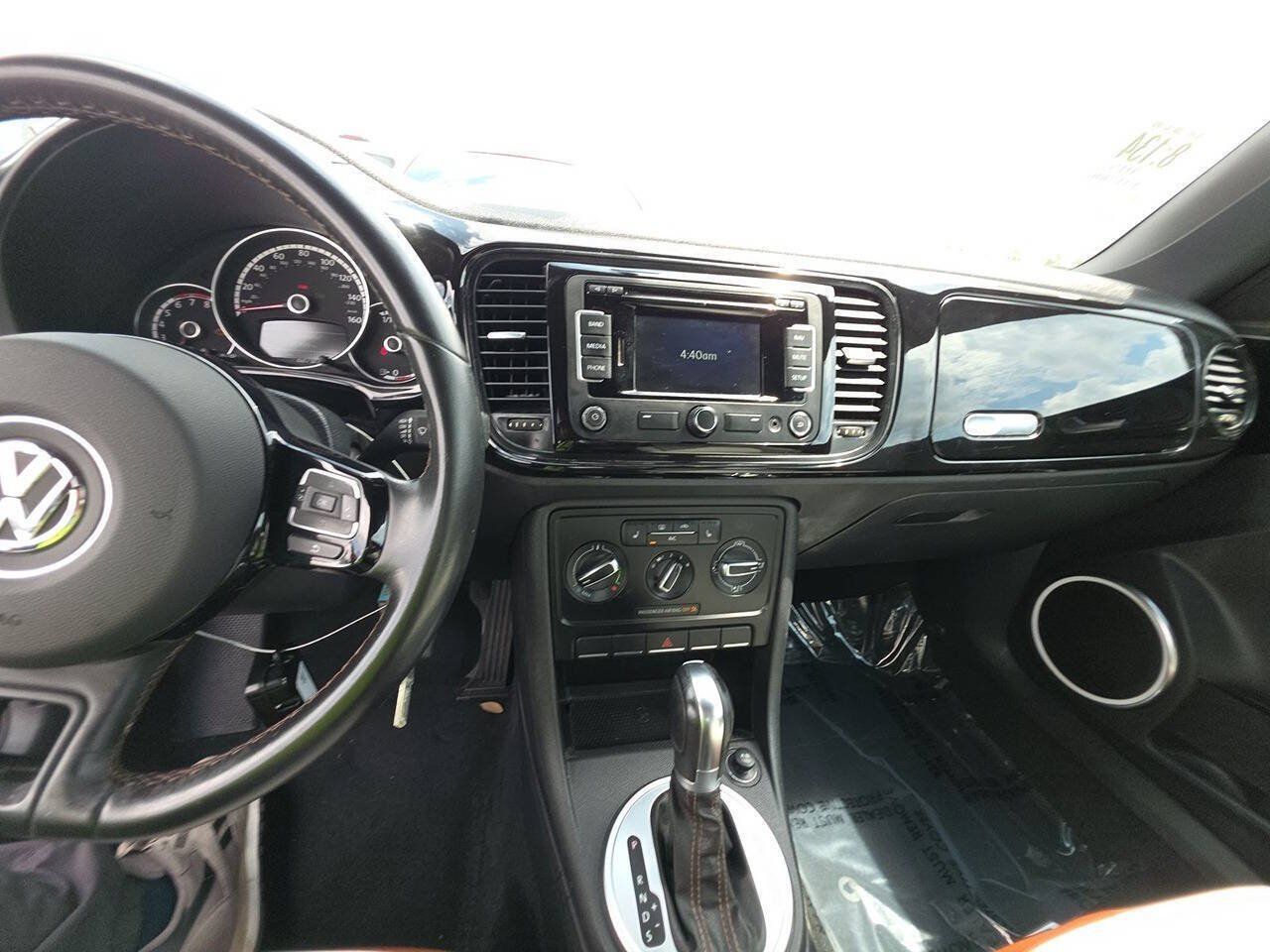 Used 2015 Volkswagen Beetle 1.8T Classic FWD image 6