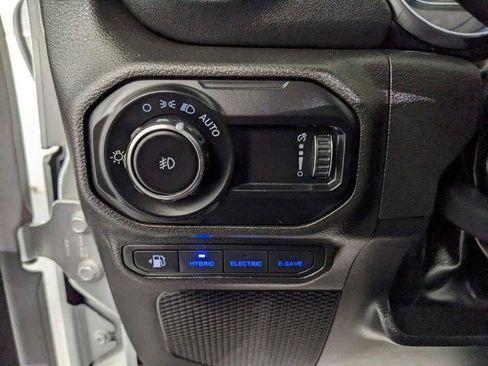 Used 2023 Jeep Wrangler Unlimited Sahara AWD/4WD image 13