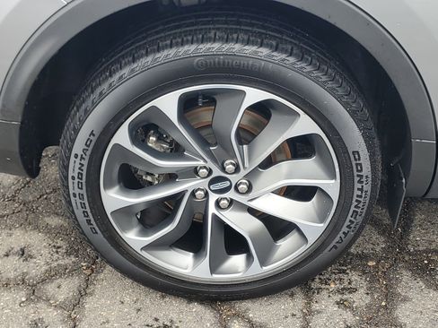 Certified 2022 Lincoln Nautilus Reserve w/ Equipment Group 201A image 7