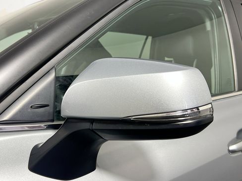 Used 2023 Toyota Highlander LE image 12