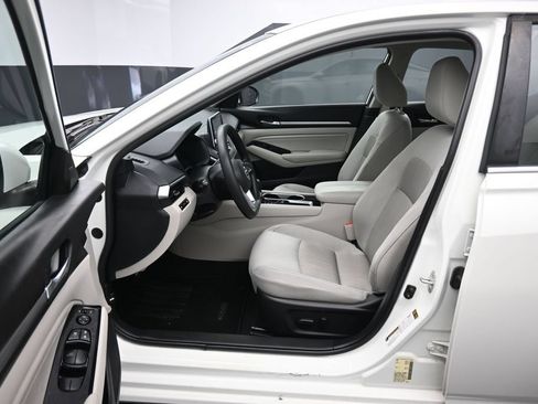 Used 2021 Nissan Altima 2.5 SV FWD image 11