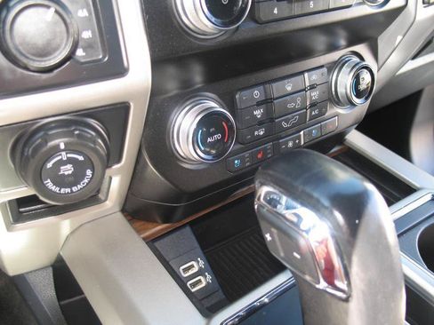 Used 2020 Ford F150 Lariat w/ Equipment Group 502A Luxury AWD/4WD image 42