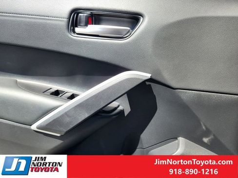Used 2025 Toyota Corolla Cross XLE image 24