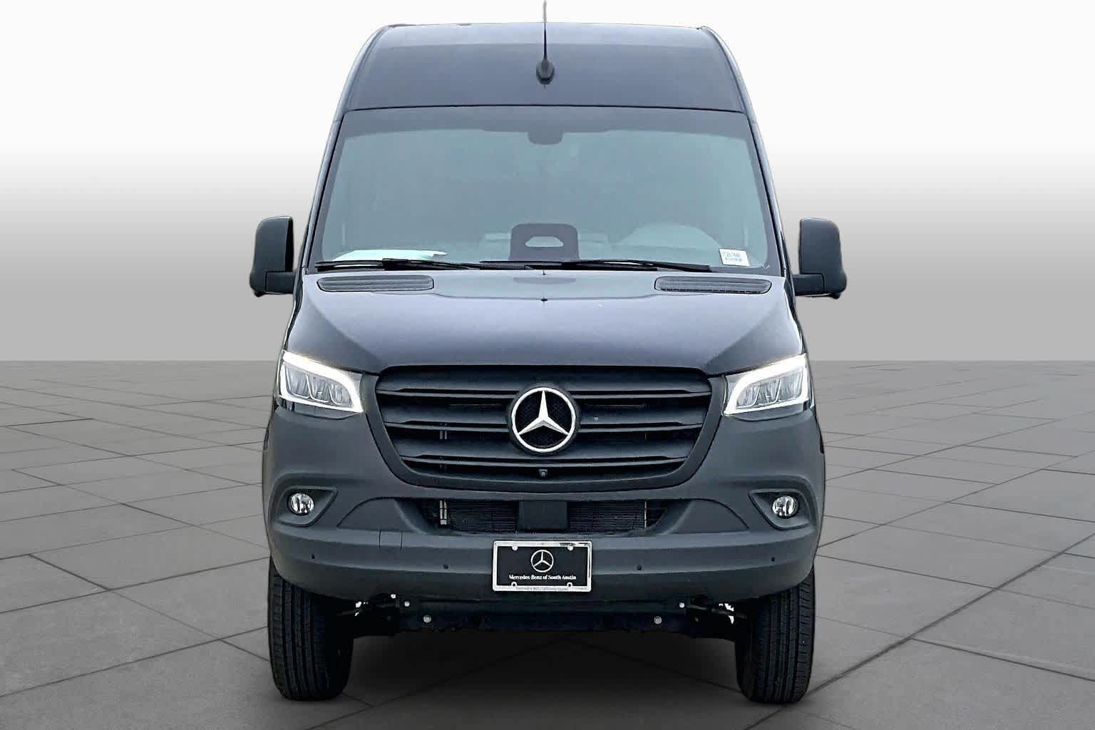 Used 2025 Mercedes-Benz Sprinter 2500 image 3