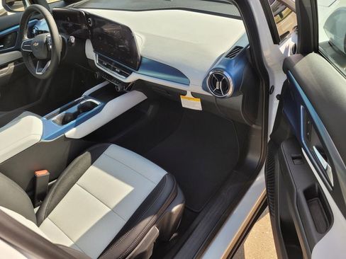 New 2025 Chevrolet Equinox EV LT image 6