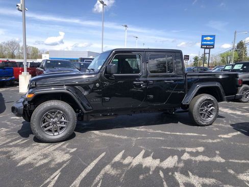 New 2026 Jeep Gladiator Sport AWD/4WD image 3