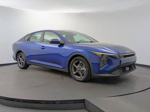 Used 2025 Kia K4 FWD image 11