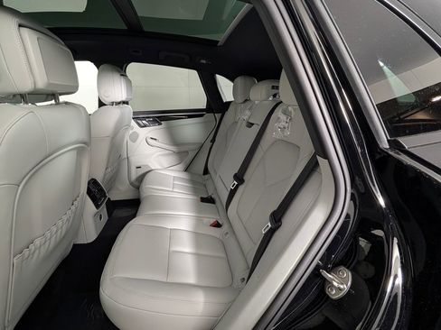New 2026 Porsche Macan image 25