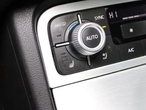 Used 2017 Volkswagen Touareg Wolfsburg Edition image 20