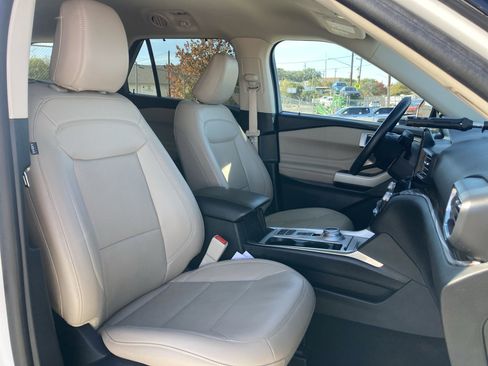Used 2024 Ford Explorer Limited image 28