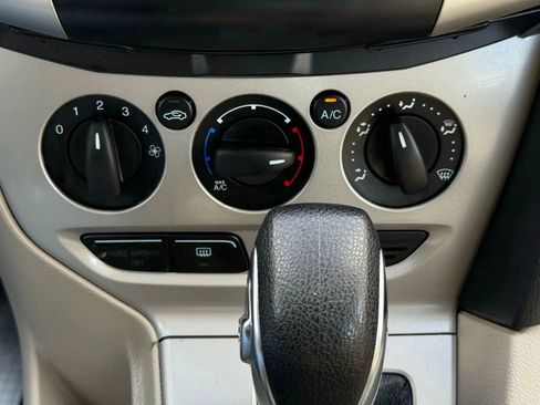 Used 2013 Ford Focus SE FWD image 30