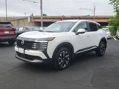 Certified 2025 Nissan Kicks SV AWD/4WD image 4