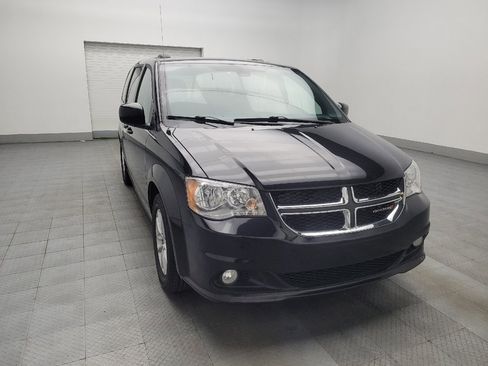 Used 2020 Dodge Grand Caravan SXT image 13