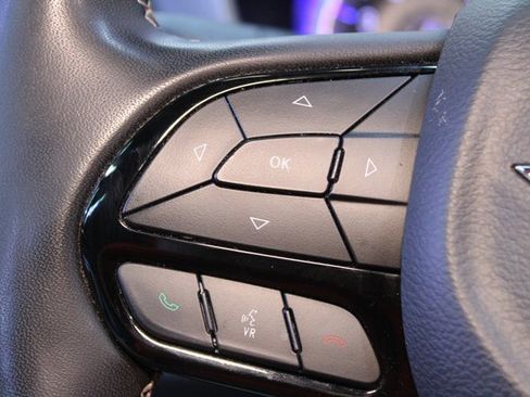 Used 2022 Chrysler Pacifica Touring image 22