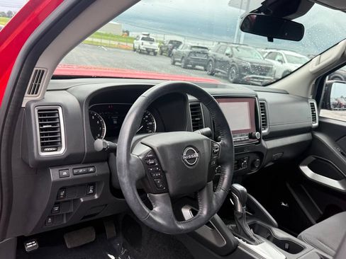 Used 2024 Nissan Frontier SV w/ SV Convenience Package RWD image 3