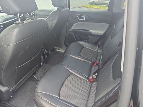 Used 2022 Jeep Compass Latitude w/ Sun and Sound Group AWD/4WD image 5
