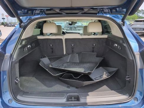 Used 2023 Buick Envision Avenir AWD/4WD image 5