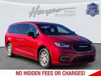 New 2026 Chrysler Pacifica Select