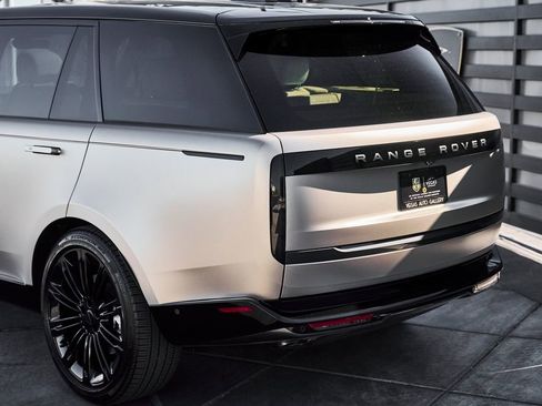 Used 2026 Land Rover Range Rover Long Wheelbase SE AWD/4WD image 9