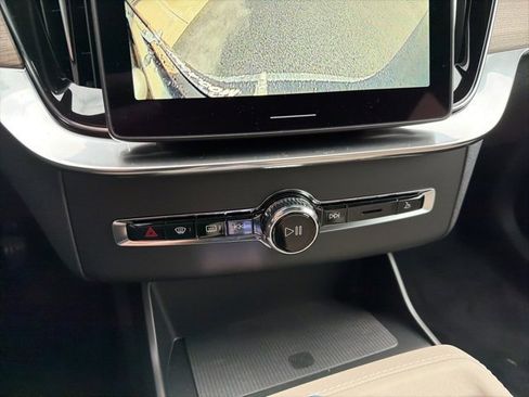 New 2026 Volvo XC90 B6 Plus w/ Protection Package Premier image 18