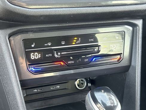 Used 2023 Volkswagen Tiguan SE w/ Panoramic Sunroof Package FWD image 25